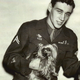 Ilustración para el artículo titulado Cómo un pequeño Yorkshire Terrier salvó a 250 soldados y se convirtió en héroe de la Segunda Guerra Mundial